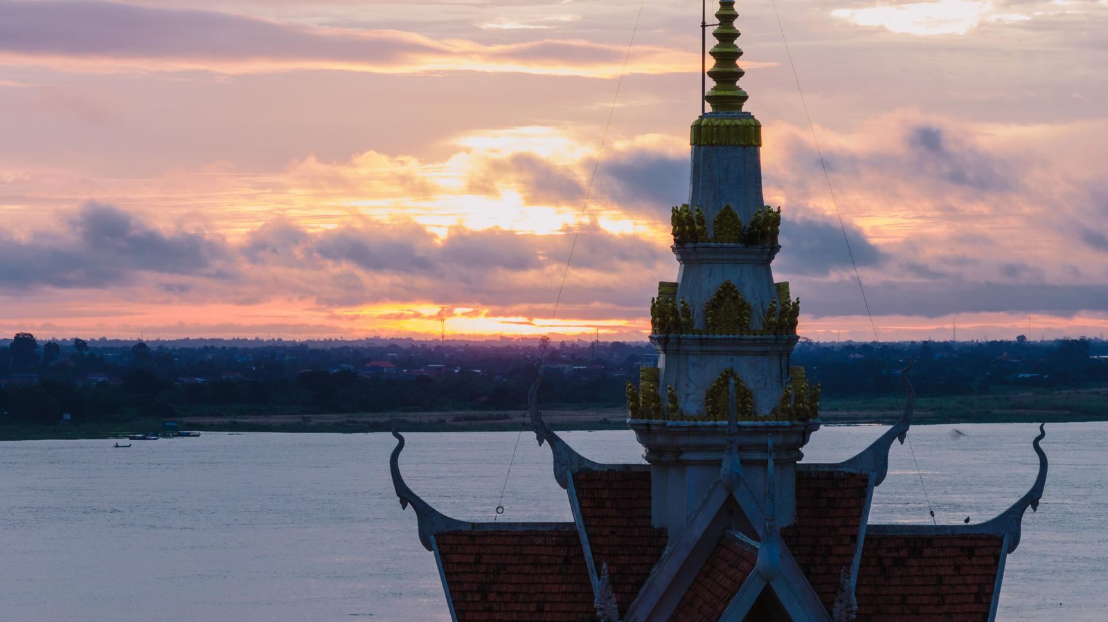 Mekong sunset at Phnom Penh